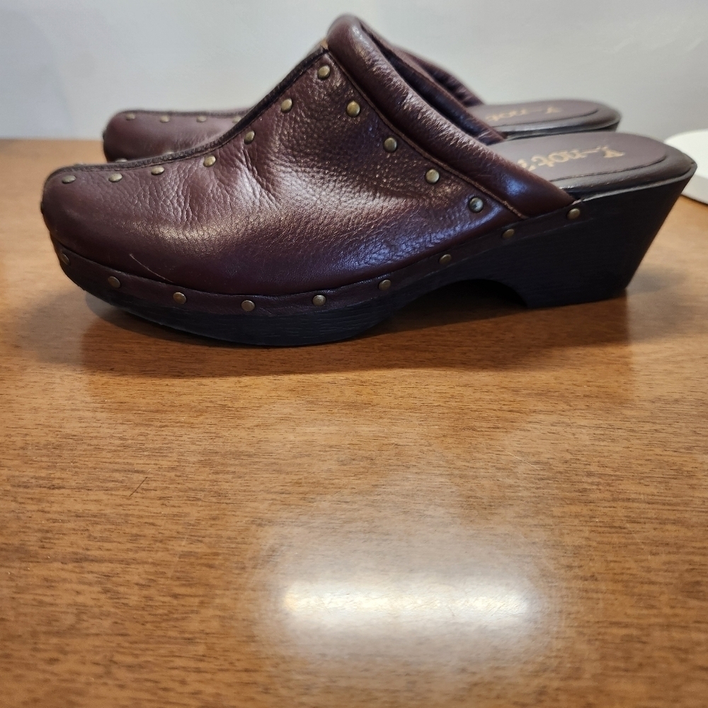 Y-NOT Vintage red-ish brown soft leather slip on Mule clog heels woman's Size 8